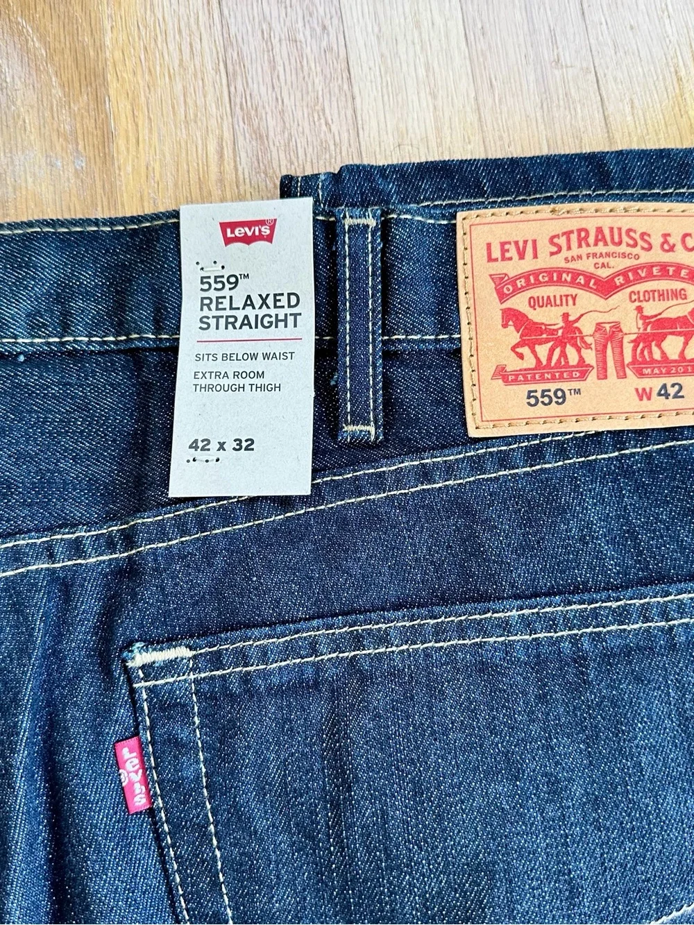 NWT Men’s Levi's Dark Blue Relaxed Straight Jeans